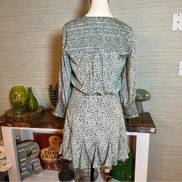 Veronica Beard Desio V-Neck Mini Dress Womens Size 2 Green Silk Smocked - Picture 7 of 9